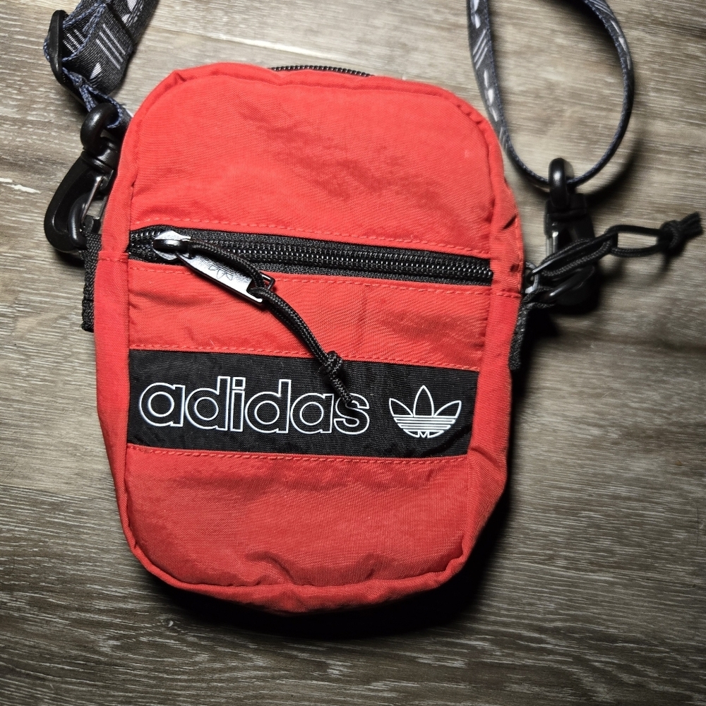 Adidas Small‎ Crossbody Bag  In Red & Black With Adjustable Strap NwOT